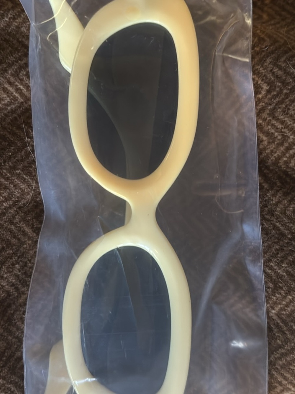 Cream Oval Sunglasses for Women - Retro Oval Frame - Picture 2 of 3